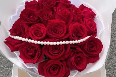 红玫瑰2朵一般送给谁，通常送给恋人