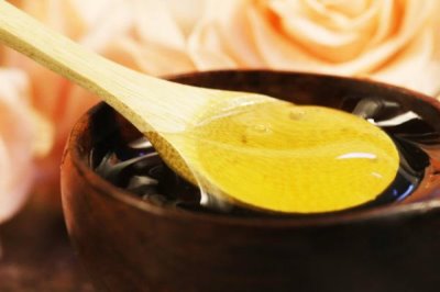 怎么制做蜂蜜面膜，将蜂蜜与橄榄油混匀即可