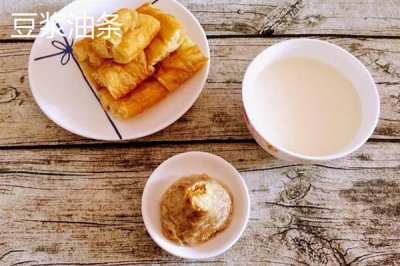 早餐适合卖什么,豆浆油条、酱香饼、小笼包等食物均是适宜选择