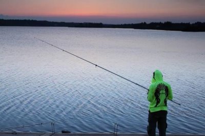 水库钓鱼钓多深合适，1.5米到3米之间最常见