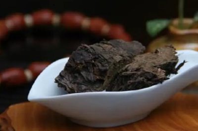 黑茶简介,属全发酵茶