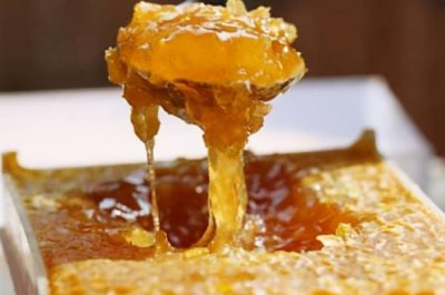 怎么吃蜂巢蜜，可直接放在嘴中咀嚼