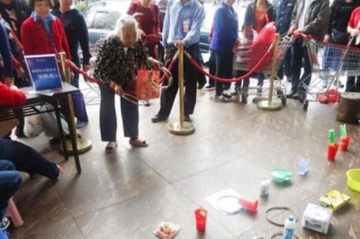 地摊卖什么东西可以挣钱,玩具、小饰品、儿童绘本等商品是不错的选择