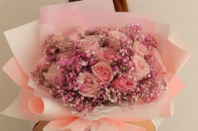 18支粉玫瑰花的花语，寓意初恋、青春永驻等