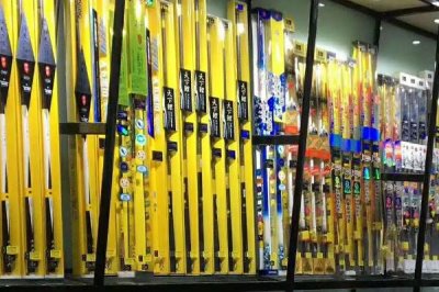 钓翘嘴鱼的技巧,主要以小鱼、小虾等活物为食