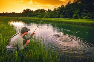 秋钓鲫鱼适宜水深，深度达到1-2米比较好