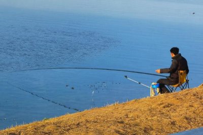 春钓口诀和意思解释,雨后鱼靠边、打窝不打远
