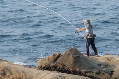开春后的钓鱼时间,温度、气压和风向都是重要指标