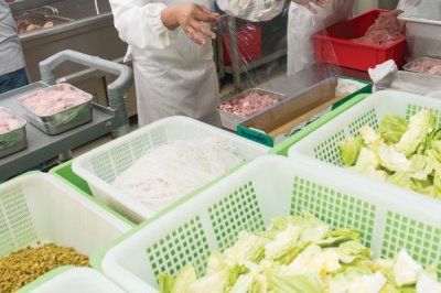 在家加工食品是否违法,没有食品安全许可证便属于违法行为