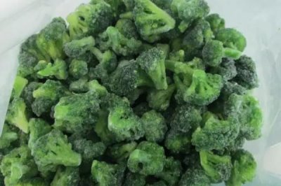 花菜怎样清洗,用牙刷在流水下轻刷再用盐水浸泡