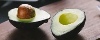 牛油果常见的病害及防治方法，常见病害有斑点病、小穴壳果腐病等