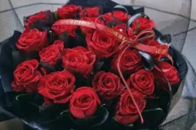 红玫瑰2朵一般送给谁，通常送给恋人