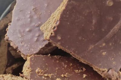 如何挑选红糖,小气孔越密集表示质量越好