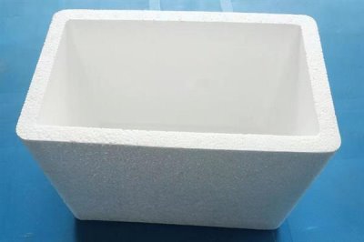 玉簪花的浇水方法，生长旺期和夏季每次都要浇透