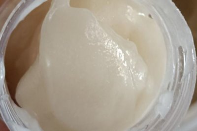 蜂蜜有几种颜色,主要有白色、水白色、琥珀色等7种颜色