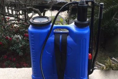 打除草剂的喷雾器怎样清洗，可以利用酸碱中和的原理来进行清洗