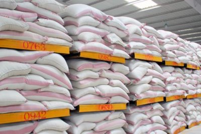 养牛如何节省饲料，可将草料进行加工或配合饲料