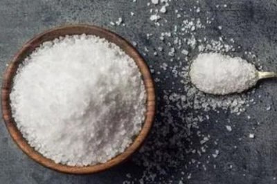 打开包装的食盐为何容易结块，原因是吸收了空气中的水分