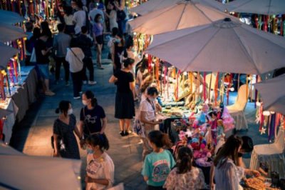 摆地摊要怎么摆，选择人流量大的地方和位置