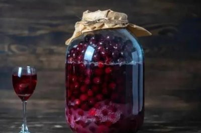 酿制葡萄酒的方法,采摘后需经过多道工序处理才能装瓶