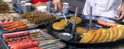 地摊卖什么东西可以挣钱,玩具、小饰品、儿童绘本等商品是不错的选择