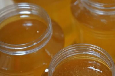 荔枝蜜介绍，质地粘稠、一般呈琥珀色