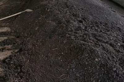 有机肥的原料，常见的有作物秸秆、畜禽粪便等