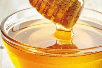 变质的蜂蜜是什么样，蜂蜜中会出现大量气泡并且质地会变稀