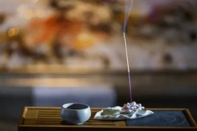 大暑节气的习俗，主要有喝伏茶、烧伏香、晒伏姜