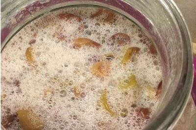 酿制葡萄酒的方法,采摘后需经过多道工序处理才能装瓶