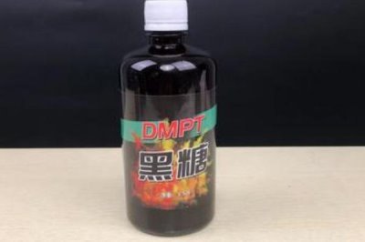 怎么在黑坑中钓青鱼，用颗粒饲料打窝可起到引诱效果