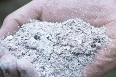 草木灰如何做肥料和农药使用,做肥料使用可穴施或撒在苗床上