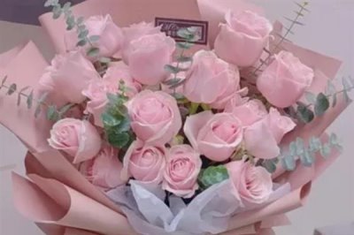 18支粉玫瑰花的花语，寓意初恋、青春永驻等