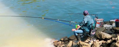 钓大鱼适合用什么饵料,蚯蚓、玉米、红薯等饵料可选择