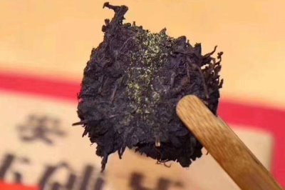 黑茶简介,属全发酵茶