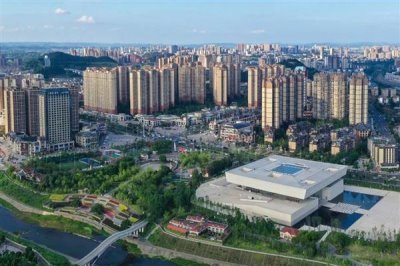 四川省南充市的特产,有西凤脐橙、南充丝绸等