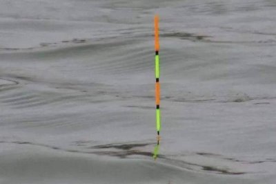 朝天钩简介,是传统钓法必备的工具