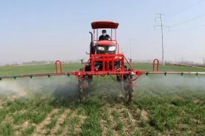 打了除草剂多久见效,见效时间取决于除草剂种类和天气等