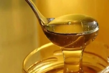 怎么制做蜂蜜面膜，将蜂蜜与橄榄油混匀即可