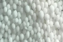 尿素的原料，是用碳、氮、氧、氢组成的有机化合物
