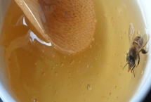 百花蜜和荆条蜜的区别，色泽和口感上略微有点不同