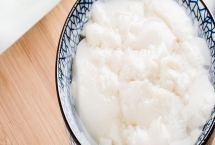 豆腐花和豆腐脑有什么区别，豆腐花相对紧实、豆腐脑容易碎裂