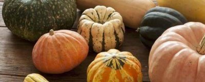 南瓜快速去皮方法,切成小块后再削去外皮即可