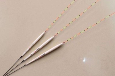 钓鱼怎么选择浮漂,可根据水情、鱼情、季节来选择浮漂