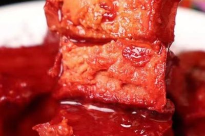 红腐乳和白腐乳有什么区别,红腐乳口感醇厚、白腐乳口感偏甜