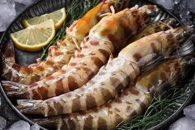 竹节虾和明虾有什么区别,前者呈蓝褐色、后者呈青蓝色或棕黄色