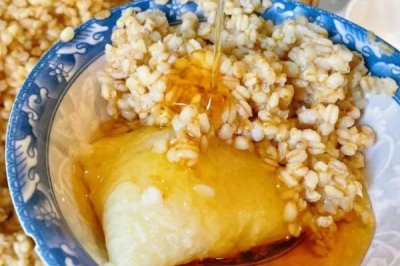 适合用来钓鳙鱼的饵料，臭味饵料的引诱效果更好