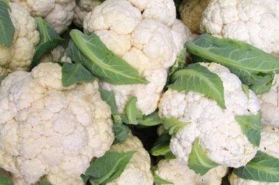 花菜怎样清洗,用牙刷在流水下轻刷再用盐水浸泡