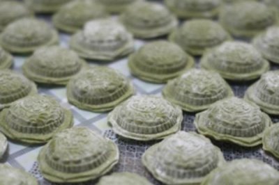 广东湛江的特产，吴川月饼在南宋时期便已开始制作