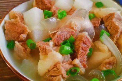 牛腩是什么部位,是指靠近牛肋处的松软肌肉